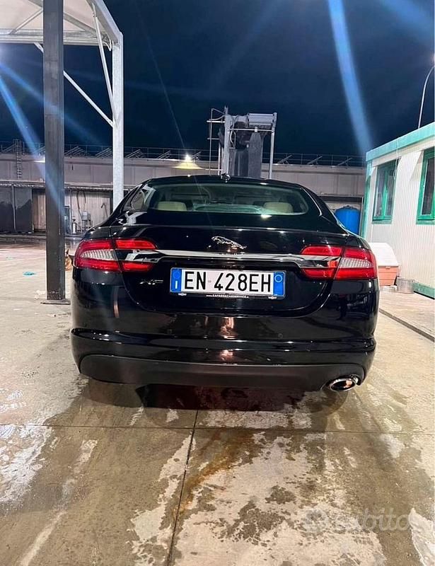 Usata Jaguar XF 190 CV (139 kW) 2012 Nero Berlina