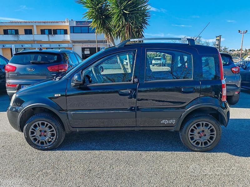 Usata Fiat Panda 4x4 Climbing 69 CV (50 kW) 2011 Nero Utilitaria
