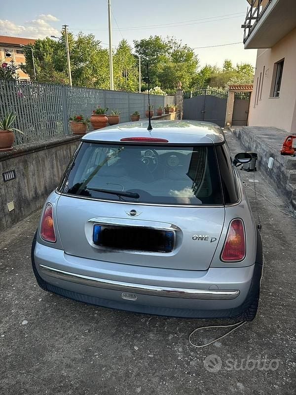 Usata Mini Cooper 75 CV (55 kW) 2004 Grigio Utilitaria