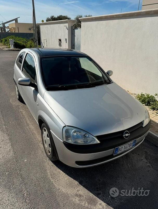 Usata 2002 Opel Corsa Due volumi | 1800 € (Buon prezzo) - Immagine 1/4