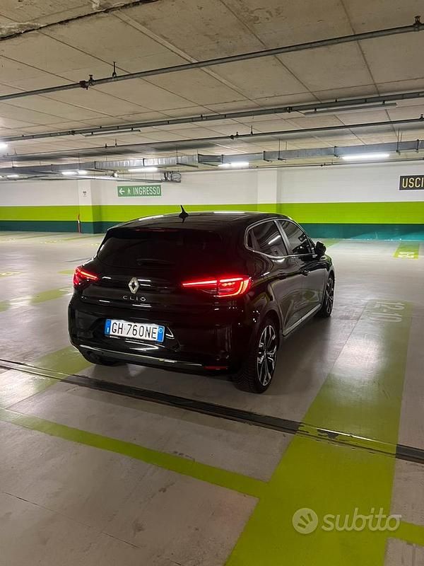 Usata Renault Clio V 100 CV (73 kW) 2021 Nero Berlina