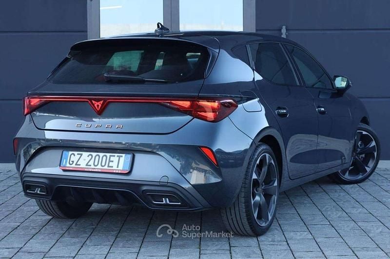 Usado Cupra Leon 150 CV (110 kW) 2025 Gris Berlina