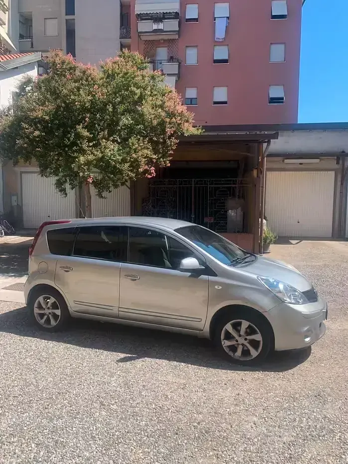 Usata Nissan Note 90 CV (66 kW) 2012 Grigio Utilitaria