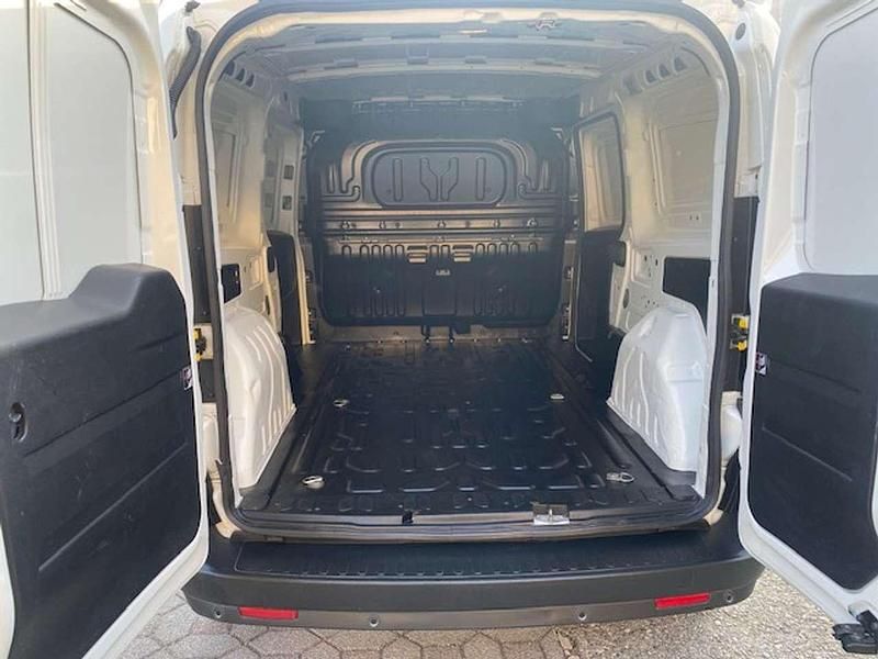Usata Fiat Doblò 105 CV (77 kW) 2021 Bianco Monovolume