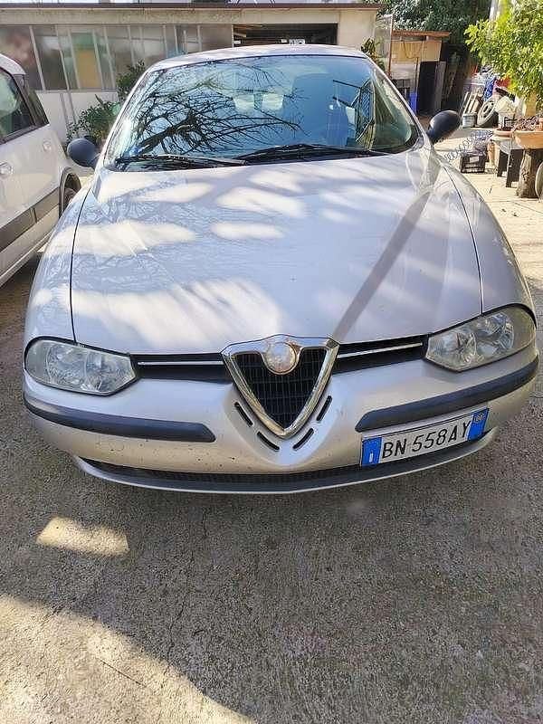 Usata Alfa Romeo 156 Progression 144 CV (105 kW) 2000 Argento Berlina