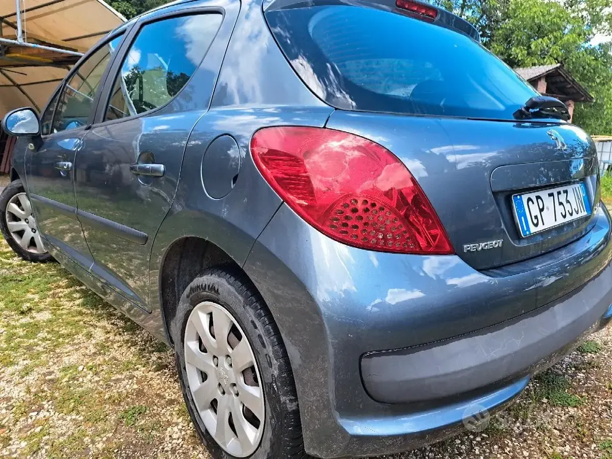 Usata Peugeot 207 73 CV (53 kW) 2007 Berlina