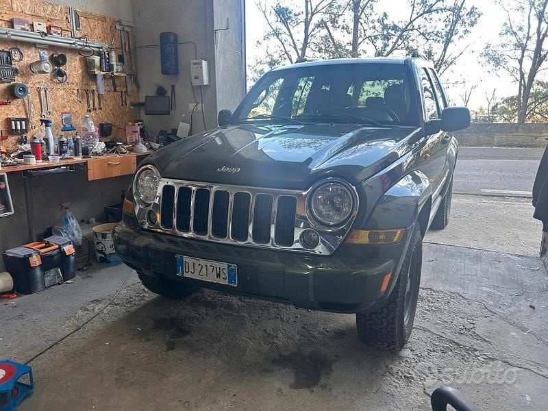 Usata Jeep Cherokee 163 CV (119 kW) 2007 Verde SUV