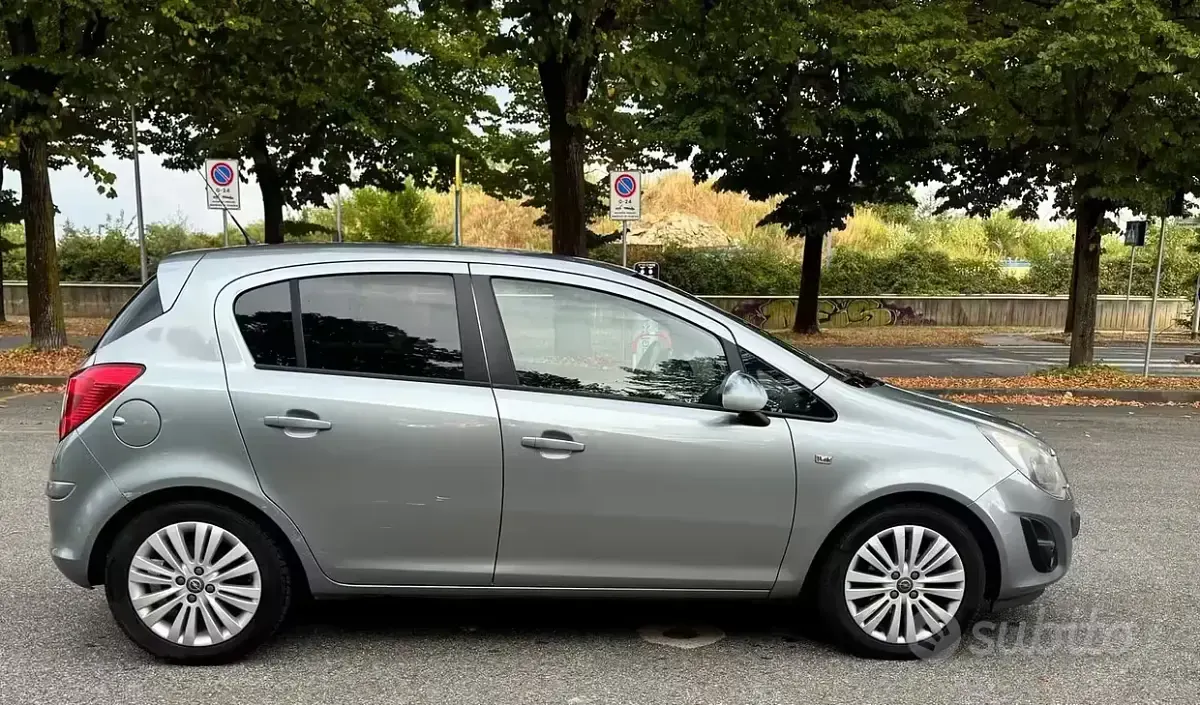 Usata Opel Corsa 85 CV (62 kW) 2015 Grigio Utilitaria