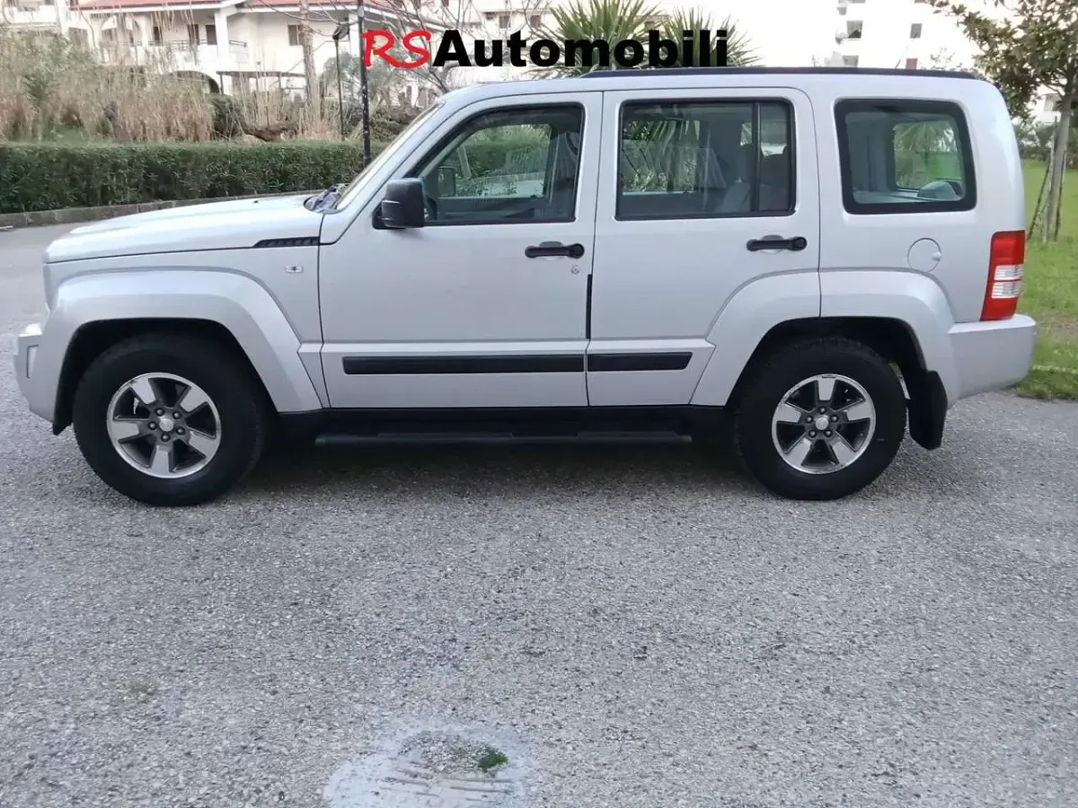 Usata Jeep Cherokee Sport 177 CV (130 kW) 2009 Grigio SUV