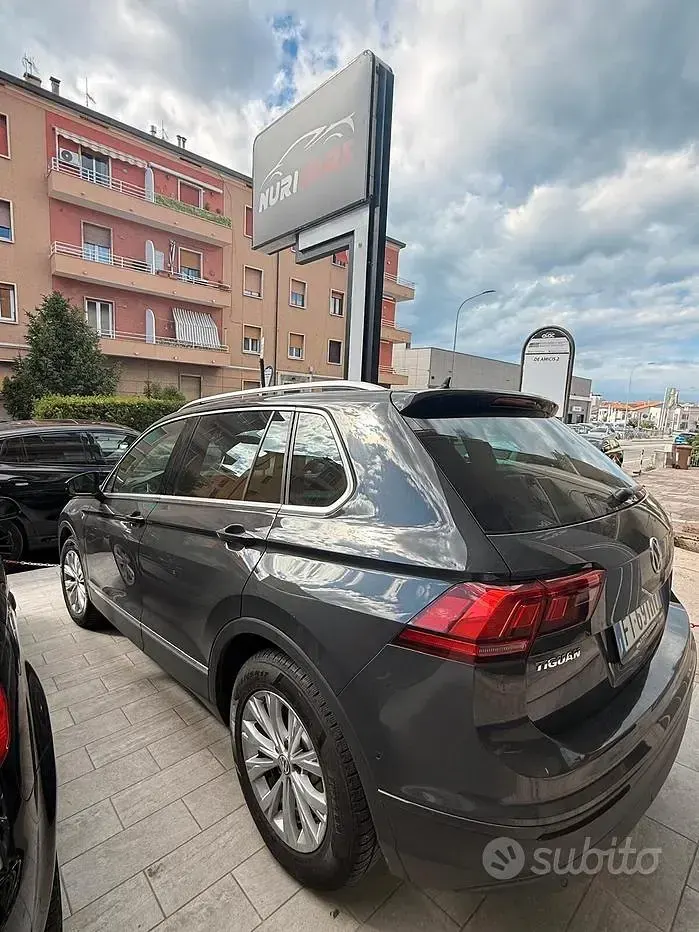 Usata VW Tiguan Business 150 CV (110 kW) 2018 Grigio SUV