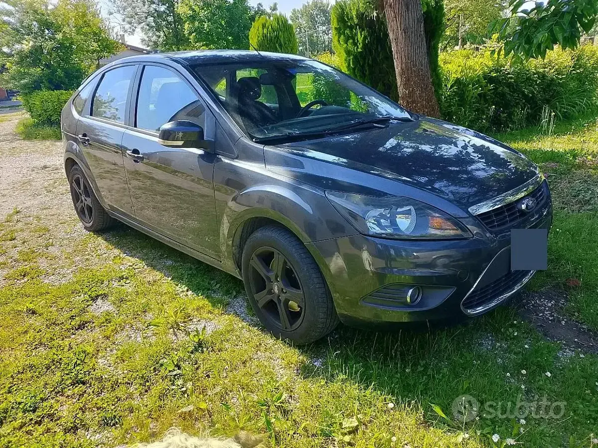 Usata Ford Focus 150 CV (110 kW) 2008 Grigio Berlina