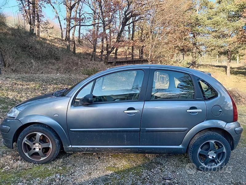 Begagnad Citroën C3 2004 Grå Halvkombi