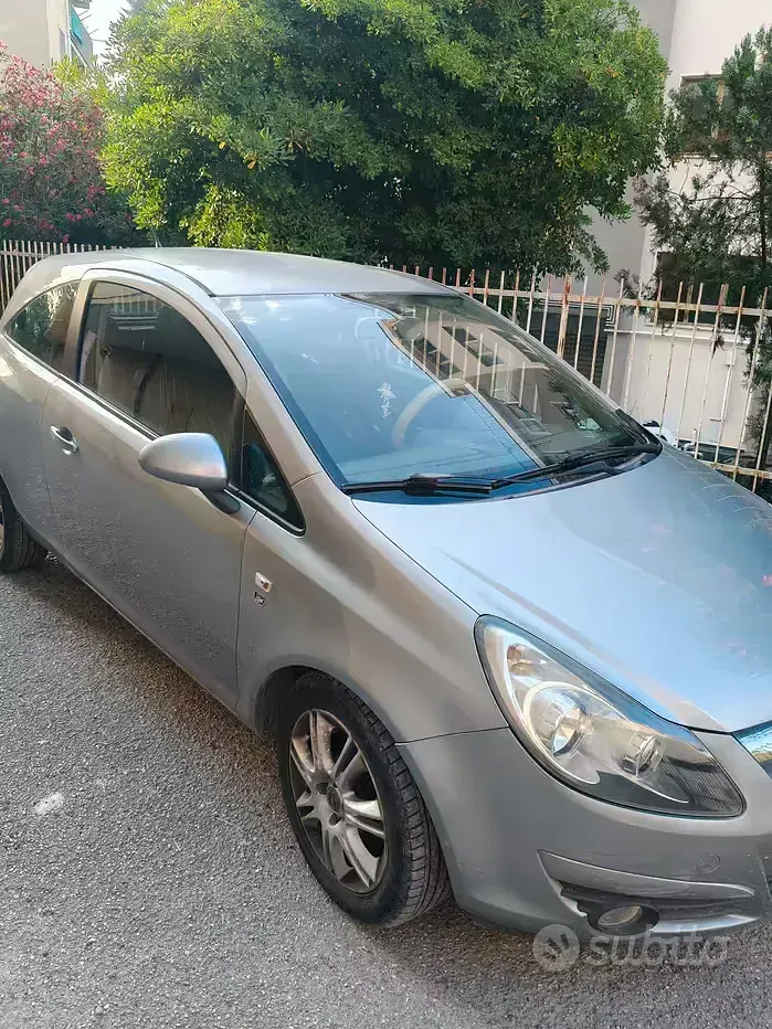 Usata Opel Corsa Edition 75 CV (55 kW) 2011 Grigio Utilitaria