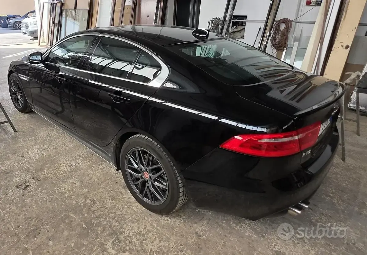 Usata Jaguar XE 179 CV (131 kW) 2017 Nero Berlina