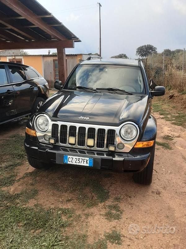 Usata Jeep Cherokee 163 CV (119 kW) 2006 Nero SUV