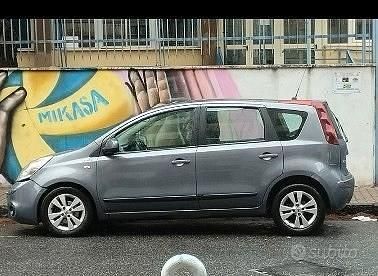 Grigio Usata 2009 Nissan Note Tre volumi | 600 € (Buon prezzo) - Immagine 1/1
