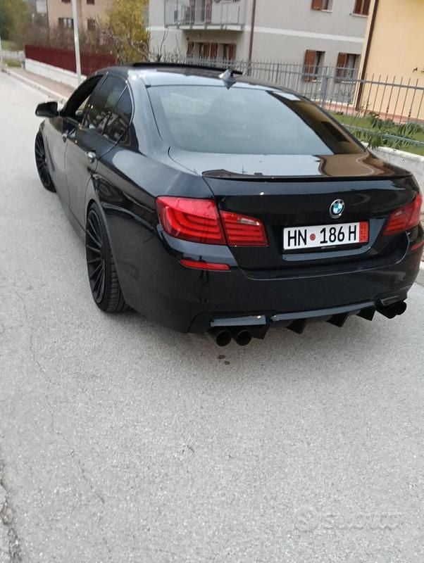 Begagnad BMW 550 2011 Svart Sedan