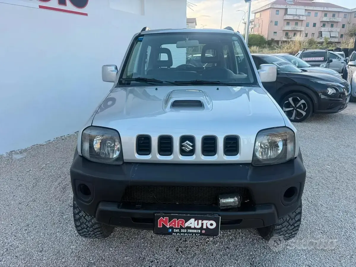 Usata Suzuki Jimny 86 CV (63 kW) 2007 Grigio SUV