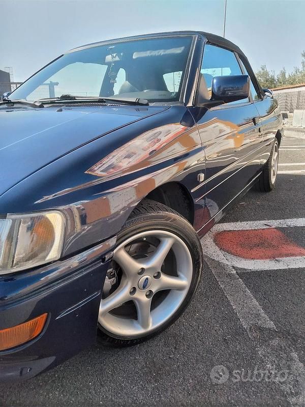 Usata Ford Escort Cabriolet 130 CV (95 kW) 1992 Blu Cabrio