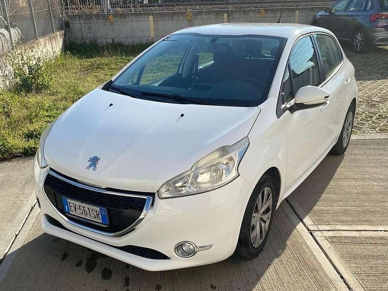 Usata Peugeot 208 Active 68 CV (50 kW) 2014 Bianco Utilitaria