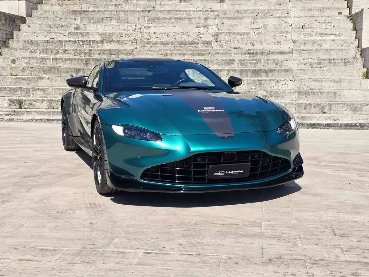 Usata Aston Martin Vantage 534 CV (392 kW) 2024 British racing green Coupé