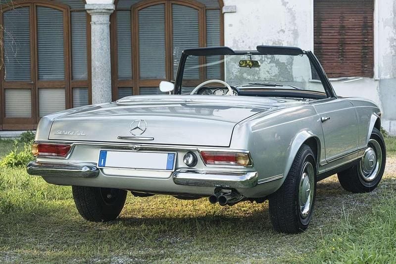 Usata Mercedes 230 150 CV (110 kW) 1965 Argento Cabrio