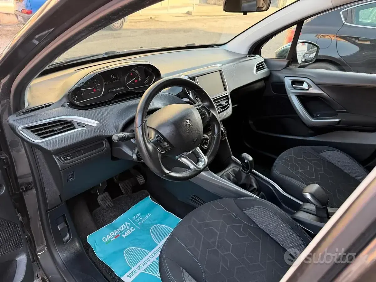 Usata Peugeot 2008 Style 82 CV (60 kW) 2018 Grigio SUV