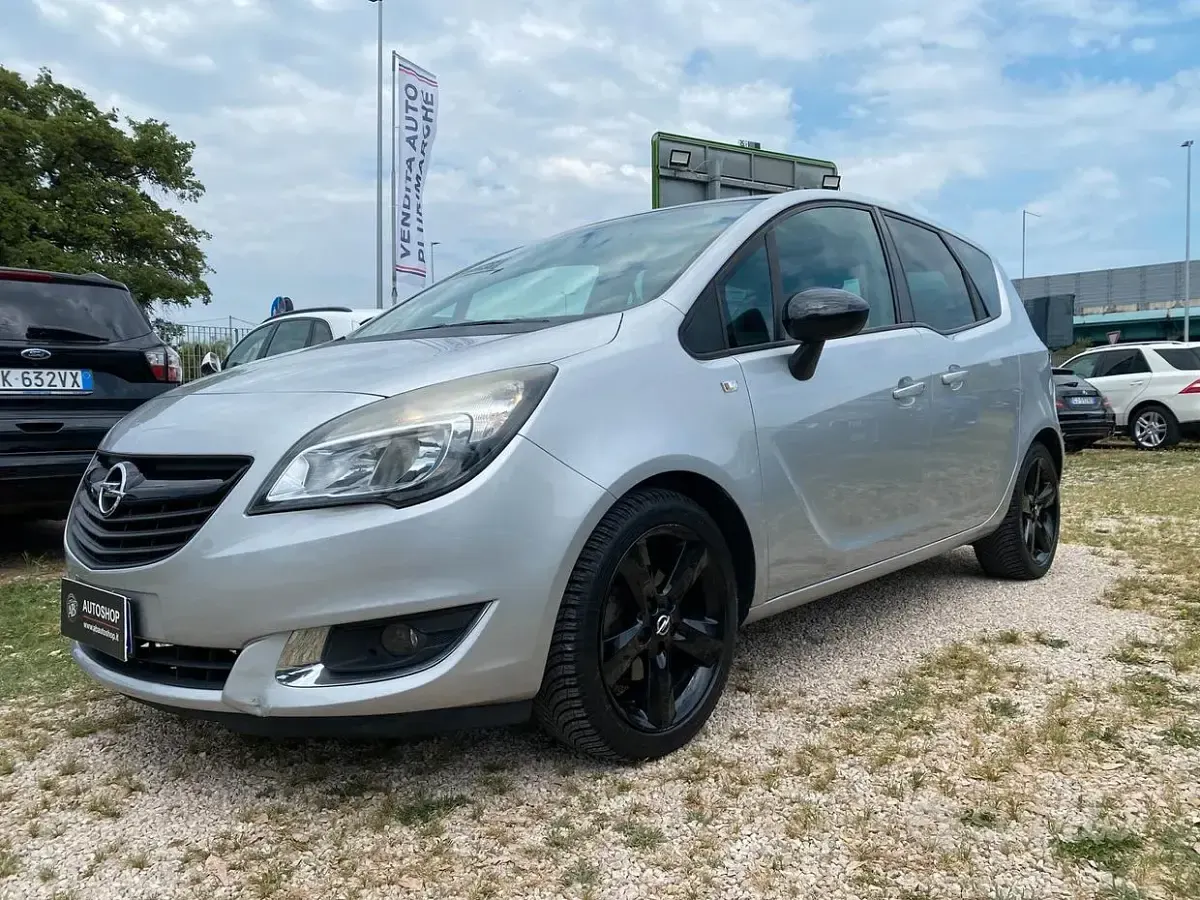 Usata Opel Meriva Design Edition 121 CV (88 kW) 2015 Grigio chiaro Monovolume