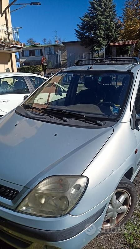 Usata Renault Scénic 102 CV (75 kW) 2001 Grigio Monovolume