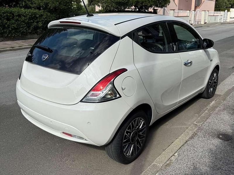 Usata Lancia Ypsilon Gold 69 CV (50 kW) 2016 Bianco Utilitaria