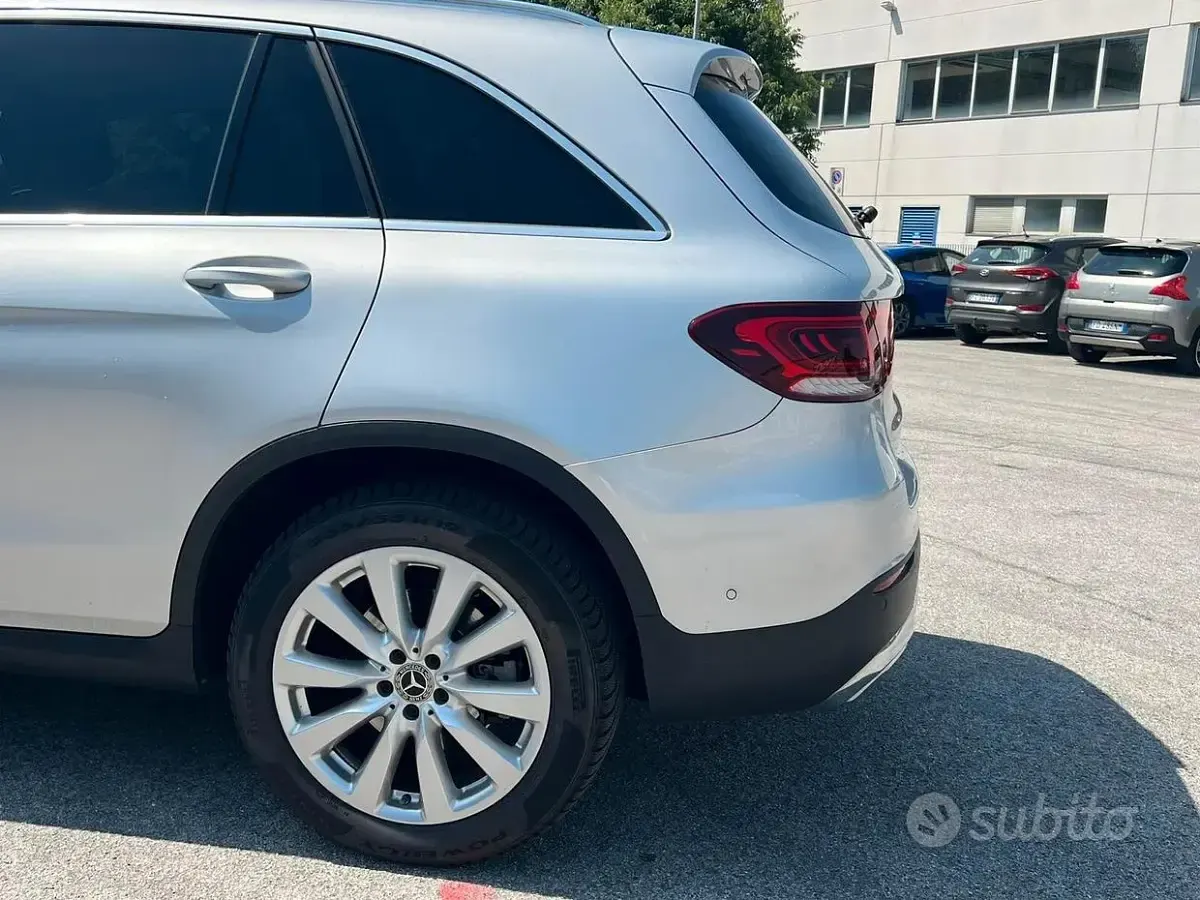 Usata Mercedes GLC220 194 CV (142 kW) 2020 Argento SUV