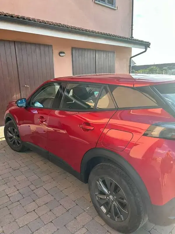 Usata Peugeot 2008 Active 110 CV (80 kW) 2022 Rosso SUV