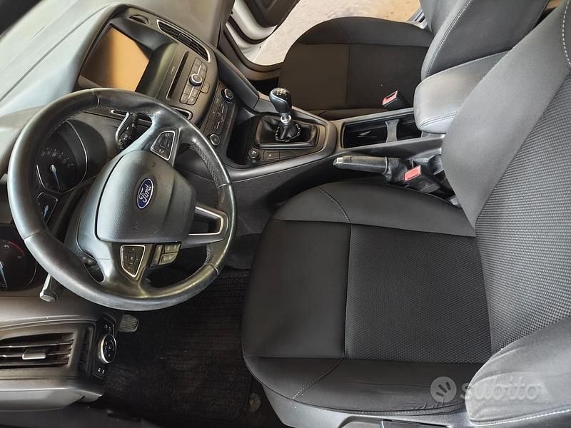 Usata Ford Focus 105 CV (77 kW) 2015 Bianco Station wagon