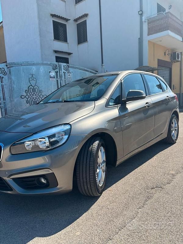 Usata BMW 218 Luxury Line 150 CV (110 kW) 2015 Grigio Monovolume