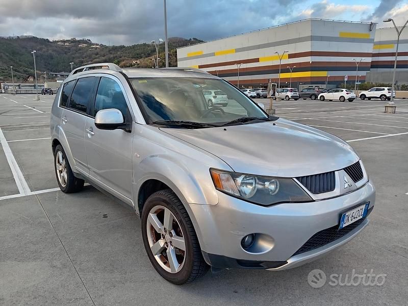 Usata Mitsubishi Outlander Instyle 140 CV (102 kW) 2007 Grigio SUV