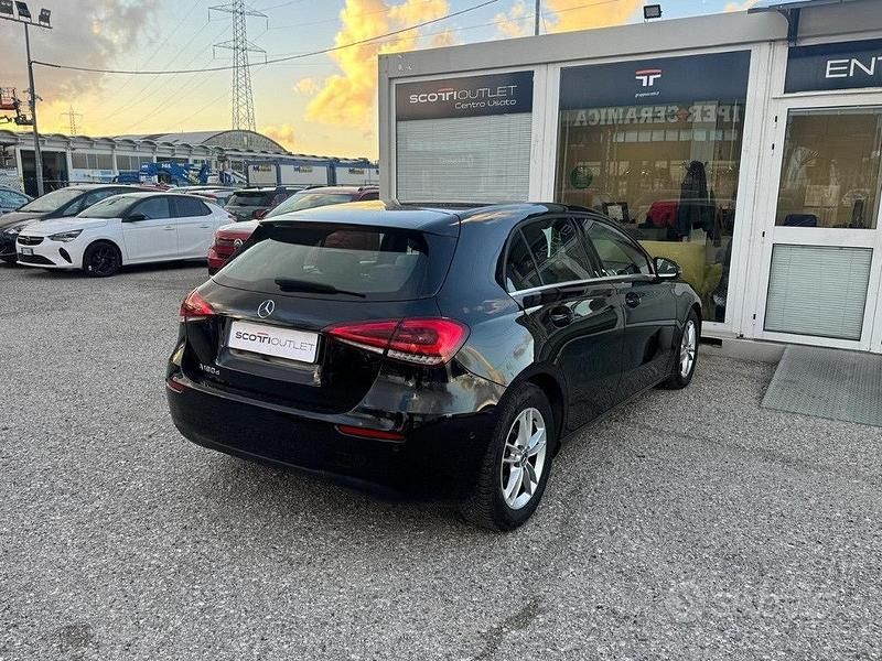 Usata Mercedes A180 Executive 116 CV (85 kW) 2019 Nero metal. Berlina