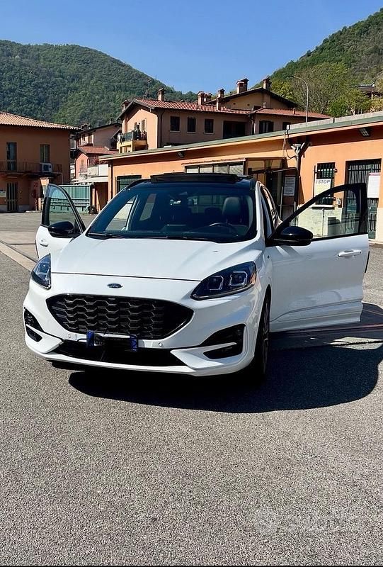 Usata Ford Kuga 120 CV (88 kW) 2020 Bianco SUV