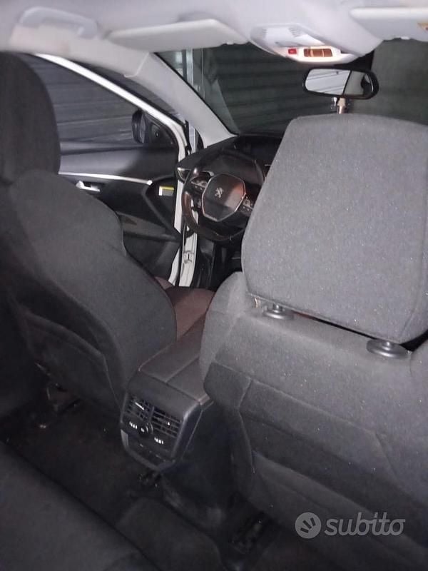 Usata Peugeot 3008 130 CV (95 kW) 2019 Bianco SUV