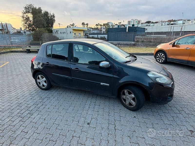 Usado Renault Clio II Dynamique 105 CV (77 kW) 2011 Negro Berlina