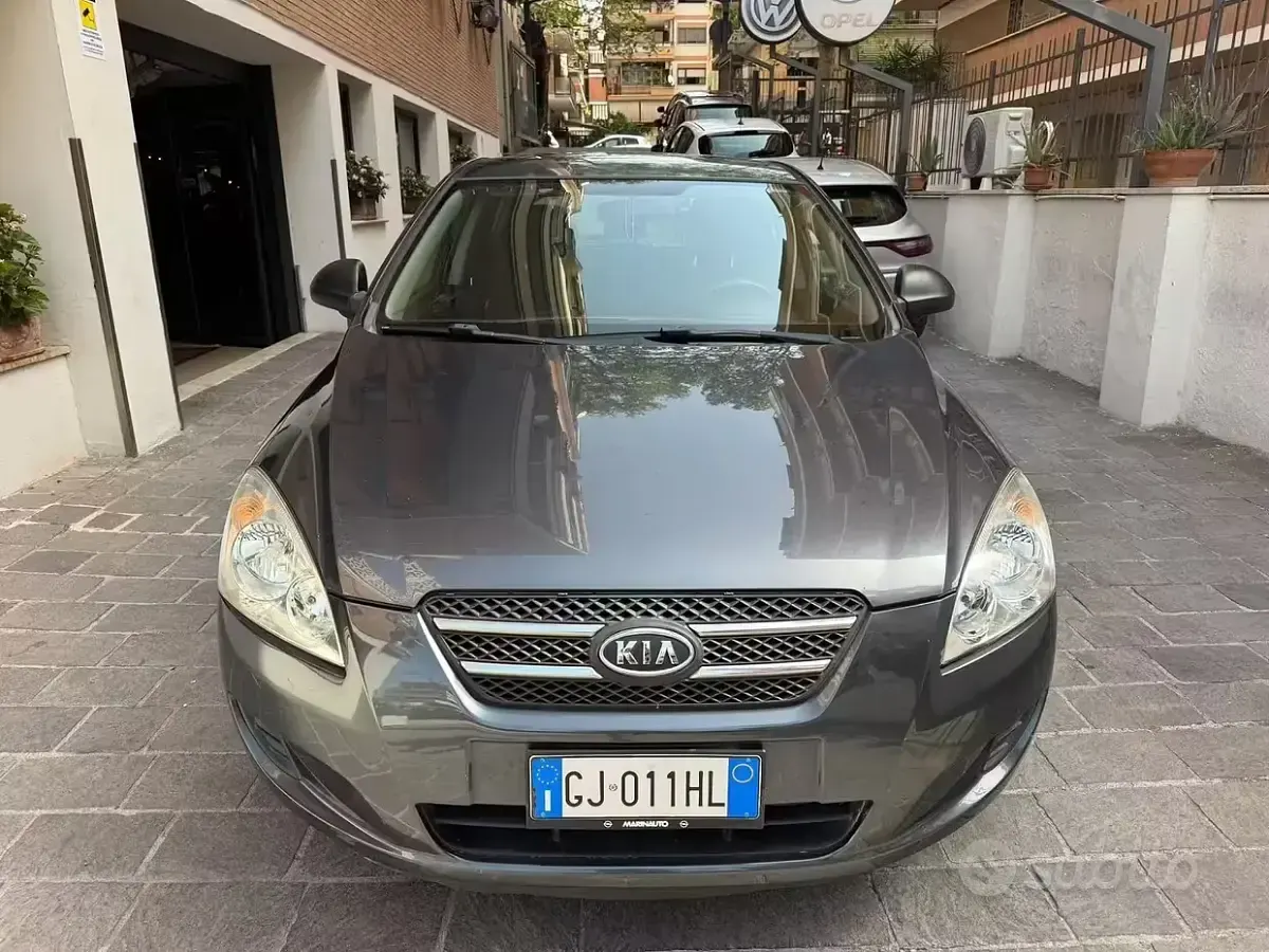 Usata Kia Ceed EX 109 CV (80 kW) 2008 Grigio Utilitaria