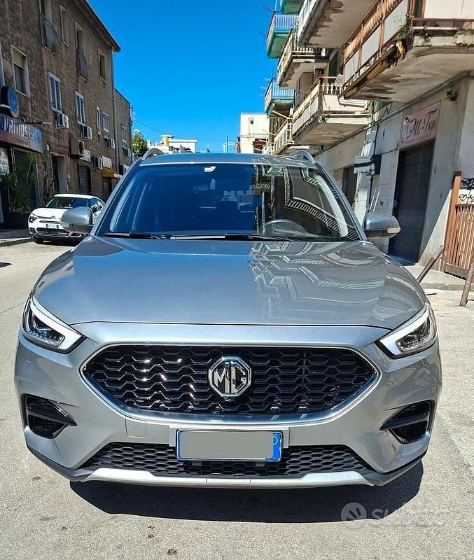 Usata MG ZS Luxury 106 CV (77 kW) 2023 Grigio SUV