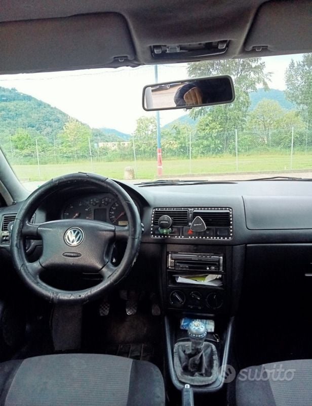 Begagnad VW Golf IV 101 HK (74 kW) 2000 Svart Sedan