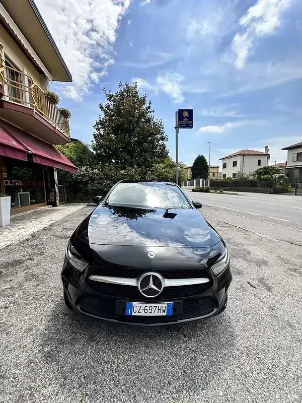 Begagnad Mercedes A250 Progressive 160 HK (117 kW) 2022 Svart Sedan
