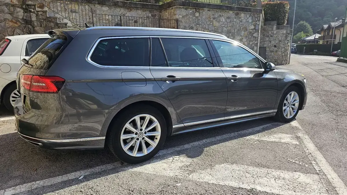 Usata VW Passat Highline 150 CV (110 kW) 2016 Berlina
