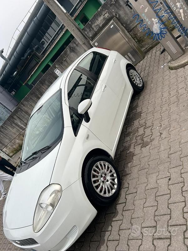 Usata Fiat Grande Punto 75 CV (55 kW) 2008 Bianco Utilitaria