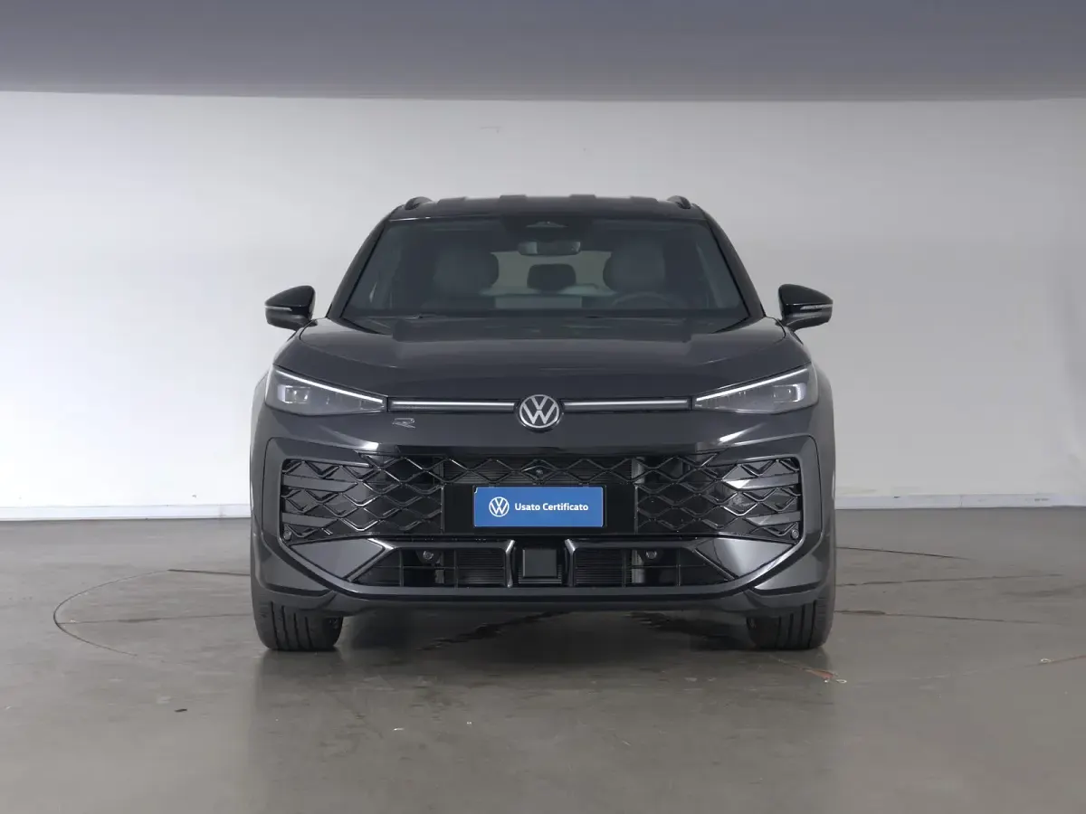 Nuova VW T-Roc R-line 150 CV (110 kW) 2026 Grenadill black metallizzato SUV