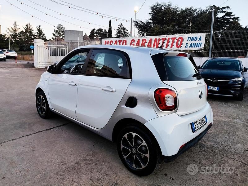 Begagnad Smart ForFour Passion 2016 Vit Halvkombi
