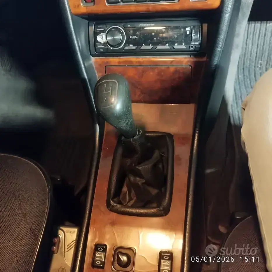 Usata Mercedes E200 136 CV (100 kW) 1993 Grigio Station wagon