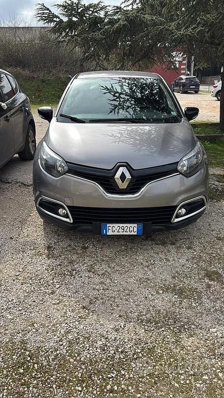 Usata Renault Captur 90 CV (66 kW) 2017 Grigio SUV