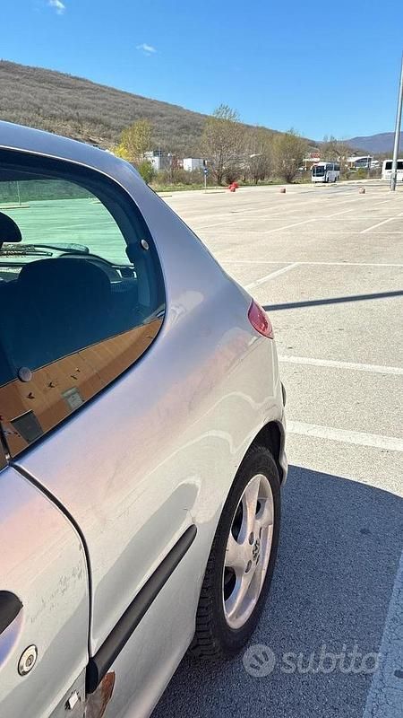 Usata Peugeot 206 68 CV (50 kW) 2002 Grigio Berlina